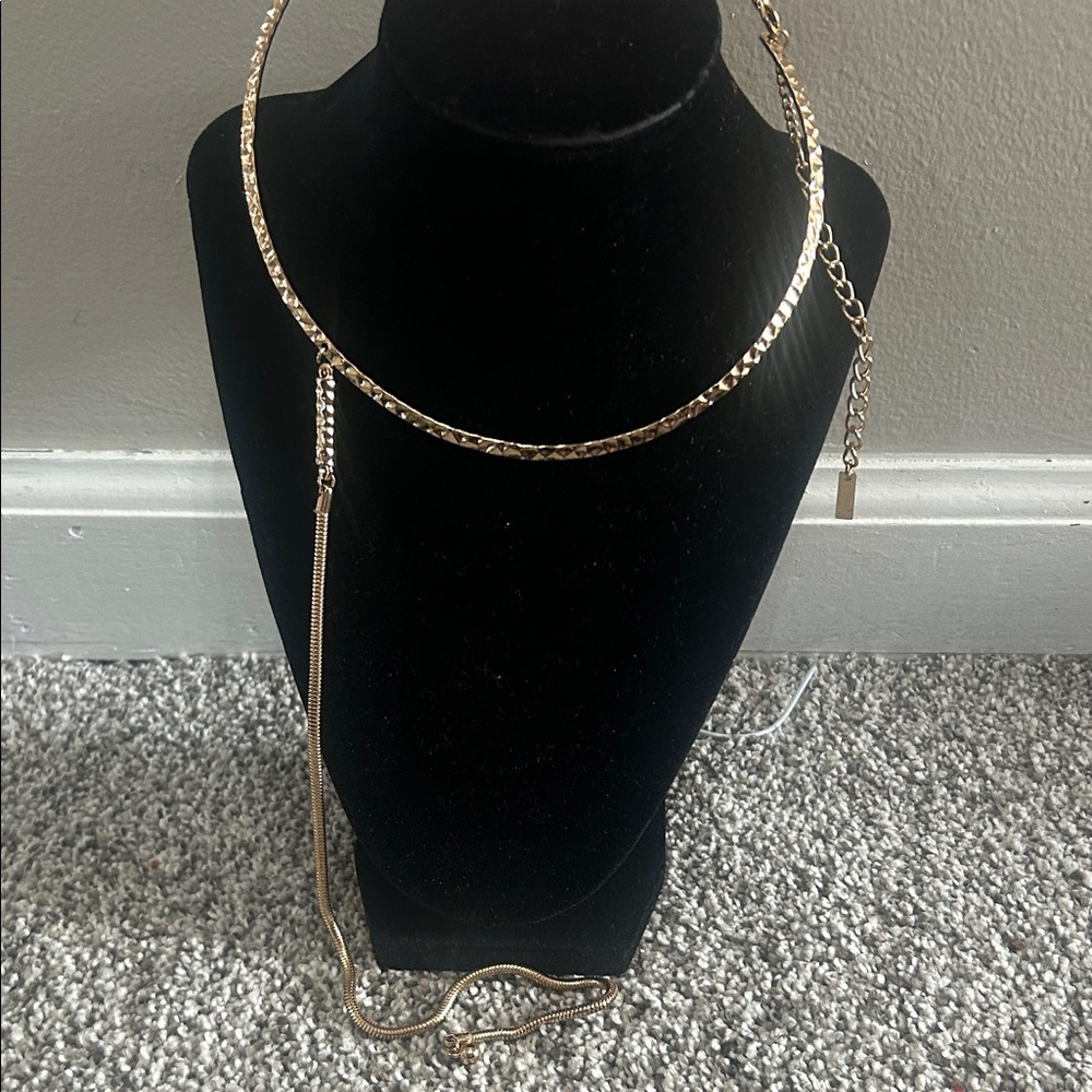 Kirkland Signature Elegant Gold Necklace with matching earrings - Picture 9 of 10